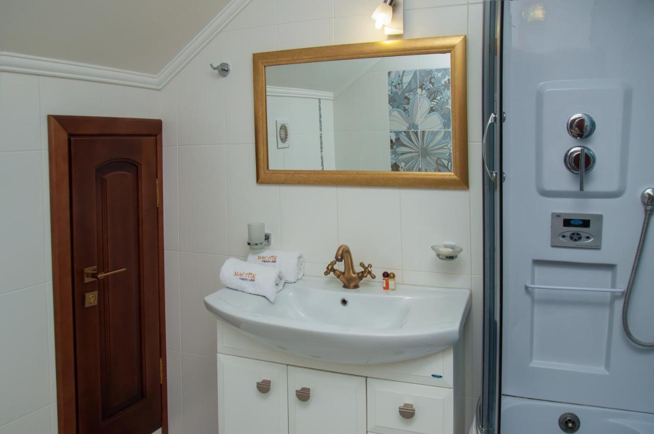 Maetok Country Club Hotell Petrovo Eksteriør bilde
