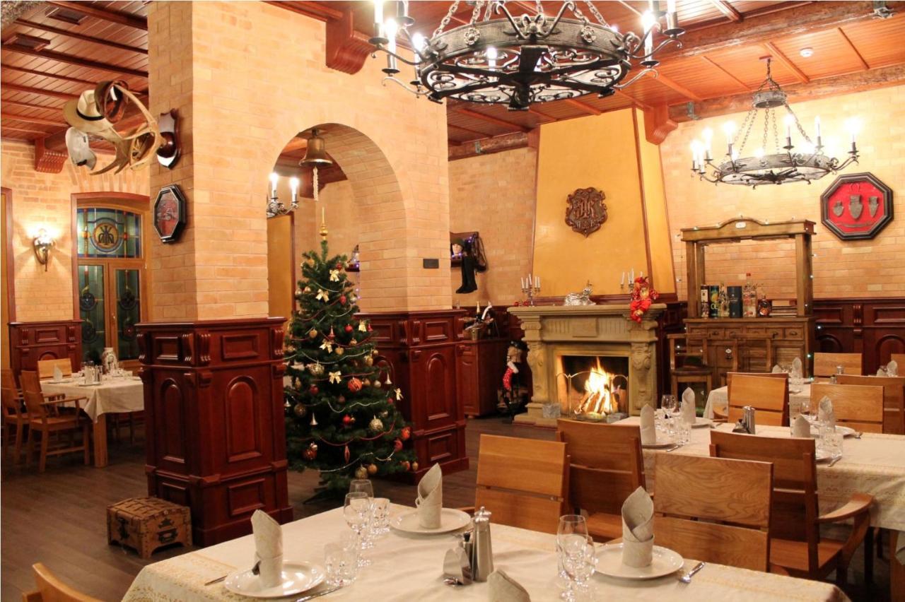 Maetok Country Club Hotell Petrovo Eksteriør bilde