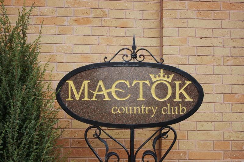 Maetok Country Club Hotell Petrovo Eksteriør bilde