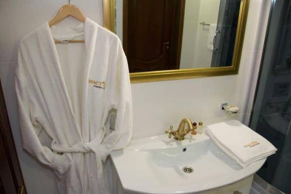 Maetok Country Club Hotell Petrovo Eksteriør bilde
